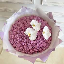 Round bouquet of pink roses with three white orchids