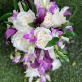 Bouquet of white roses and purple calla lilies