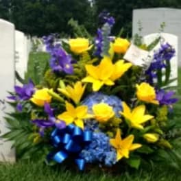 BLUE AND GOLD BASKET ARRANGEMENT [TT-ANC76]
