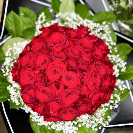 Round bouquet of red roses with white baby's breath