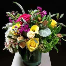 Mixed bouquet with yellow and pink roses in a green vase