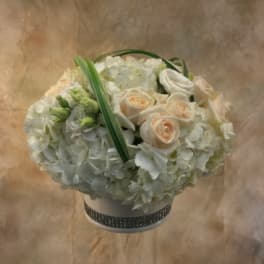 White and blush rose bouquet with hydrangeas in a decorated hatbox