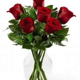 Bouquet of red roses in a clear glass vase