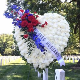 PATRIOTS HEART ON EASEL WITH PRINTED SASH