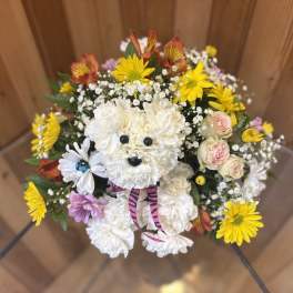 Bouquet with a white teddy bear face made of flowers and yellow daisies