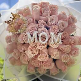 Pink rose bouquet with a jeweled crown and MOM decoration