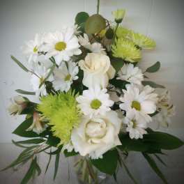 White roses and daisies with green chrysanthemums in a glass vase