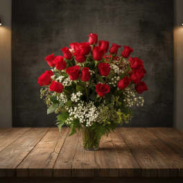 Bouquet of red roses in a clear glass vase