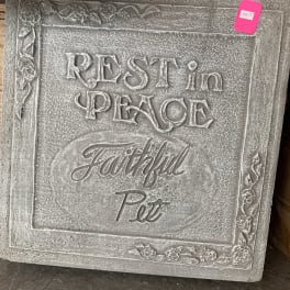 Gray decorative sign reading "Rest in Peace Faithful Pet"