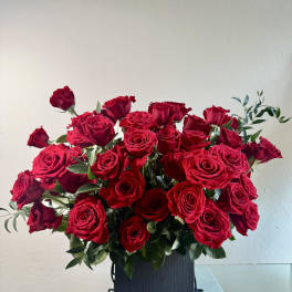 Bouquet of red roses in a black box