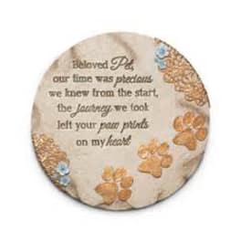 Round memorial plaque with paw prints and a pet remembrance message