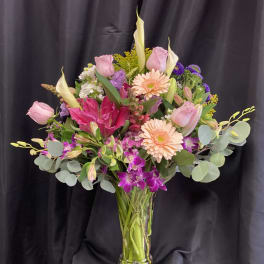 Mixed pink and purple bouquet in a clear glass vase