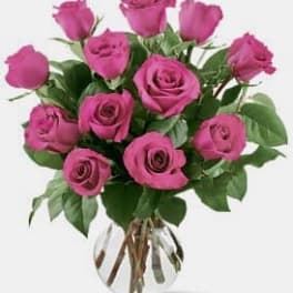 Bouquet of pink roses in a clear glass vase