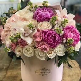 Pink and white bouquet in a round hatbox