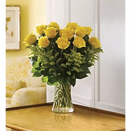 Bouquet of yellow roses in a clear glass vase