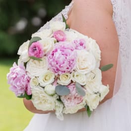 Bride holding a bouquet of white and pink flowers