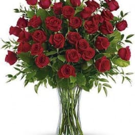 Bouquet of red roses in a clear glass vase