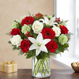 Bouquet of red and white flowers in a clear glass vase
