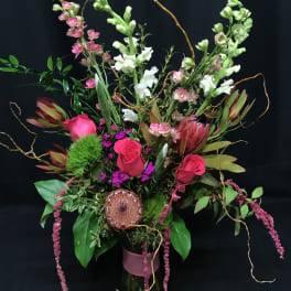 Wild romance bouquet with roses and protea