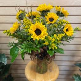 Bouquet of yellow sunflowers in a glass vase