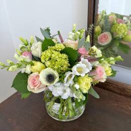 Mixed pastel bouquet in a clear glass vase