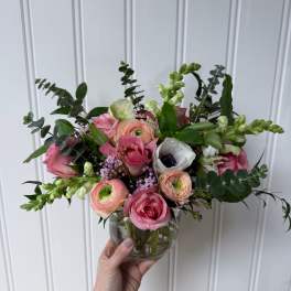 Pink and white mixed bouquet in a clear glass vase