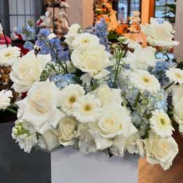 Elegance in white and blue flower box