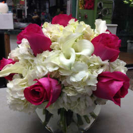 Pink roses and white calla lilies in a glass vase