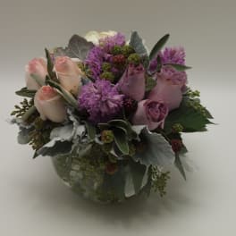 Bouquet of pink and lavender roses in a glass vase