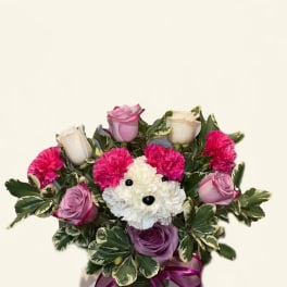 Bouquet with a teddy bear face made of white flowers and pink roses