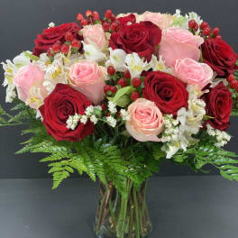 Bouquet of red and pink roses in a glass vase