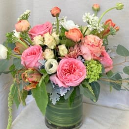 Pink and peach mixed bouquet in a glass vase