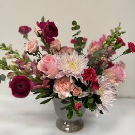 Pink and magenta mixed bouquet in a glass vase