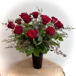 Bouquet of red roses in a dark vase