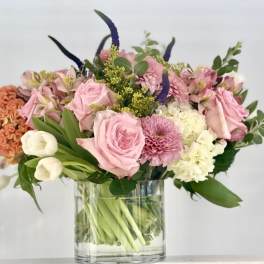 Pink and white mixed bouquet in a clear glass vase
