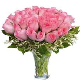 Pink rose bouquet in a clear glass vase