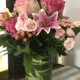 Pink and peach bouquet with lilies and roses in a glass vase