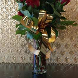 One dozen Large Red Roses in a vase DELUXE edition!