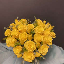 Bouquet of yellow roses and tulips
