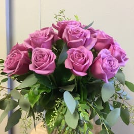 Bouquet of pink roses in a clear glass vase