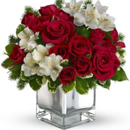 Red roses and white alstroemeria in a clear glass vase