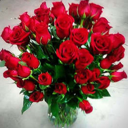 Bouquet of red roses in a clear glass vase