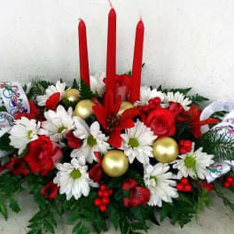 Red and white floral centerpiece with candles and gold ornaments