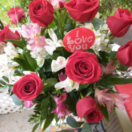 Bouquet of red roses and pink-white alstroemeria with a love-you pick