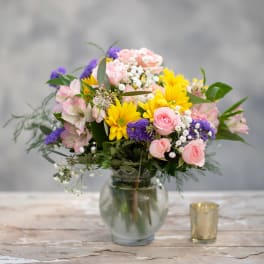 Pink and yellow mixed bouquet in a glass vase