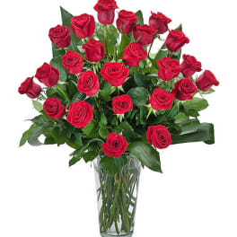 Bouquet of red roses in a clear glass vase