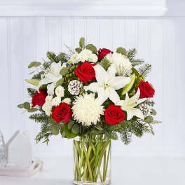 Red roses and white lilies in a clear glass vase