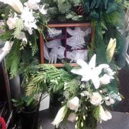 Your family tribute standing sqauare wreath