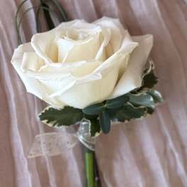 Playa Bianca Rose Boutonniere