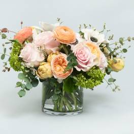 Mixed pastel bouquet in a clear glass vase